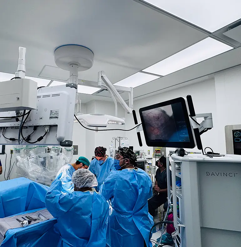 Precisión milimétrica en cirugía robótica de próstata con el Dr. Beltrán