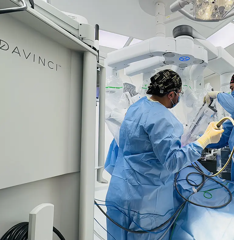 Equipo médico especializado en cirugía robótica Da Vinci en CDMX