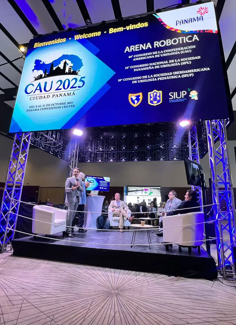 Dr. Edgar Beltrán Urólogo en arena robótica